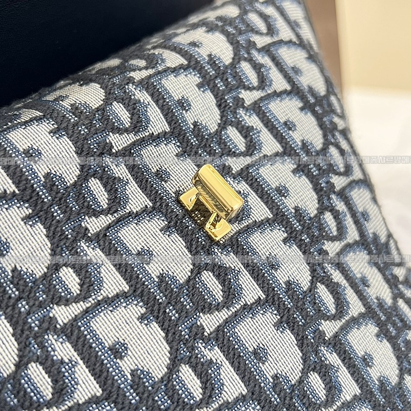 디올30몽테뉴엠버미니버킷백 20260323-114319-014루.jpg