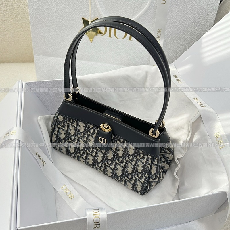 디올오블리크자카드스몰D키백 20260323-115104-004루.jpg