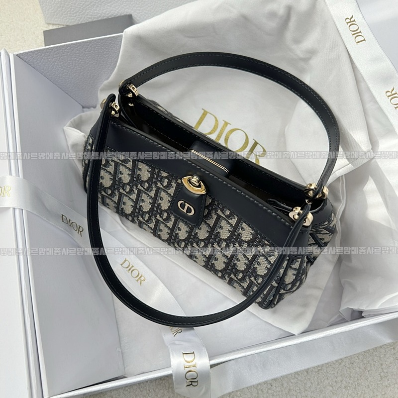 디올오블리크자카드스몰D키백 20260323-115104-007루.jpg