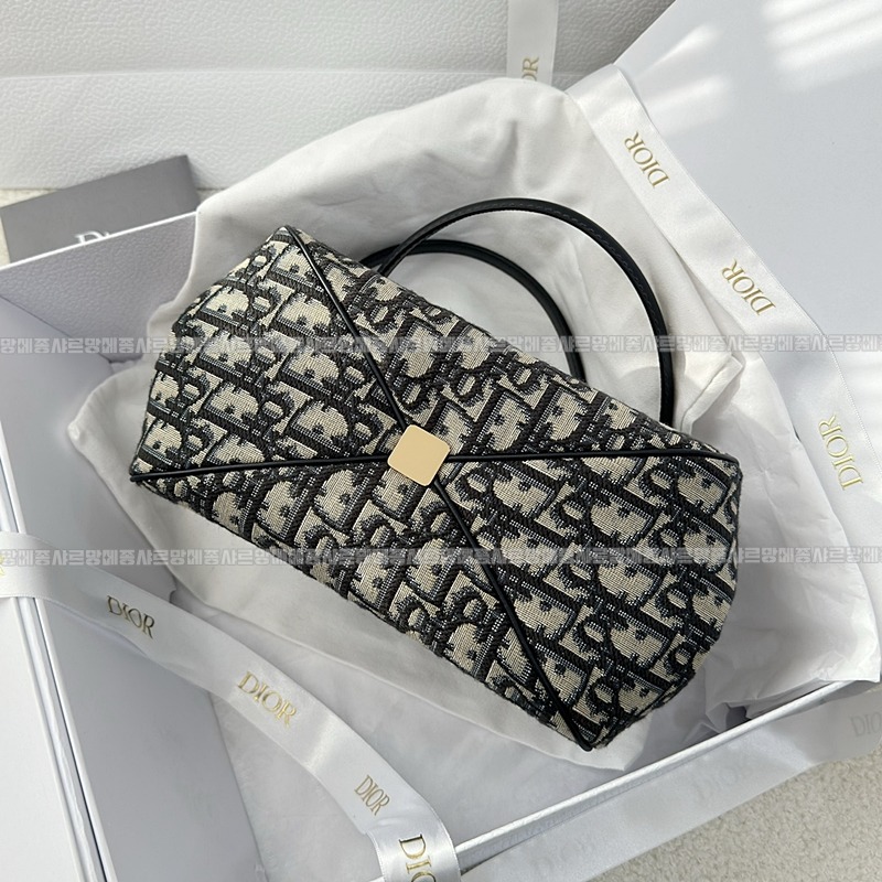 디올오블리크자카드스몰D키백 20260323-115104-006루.jpg