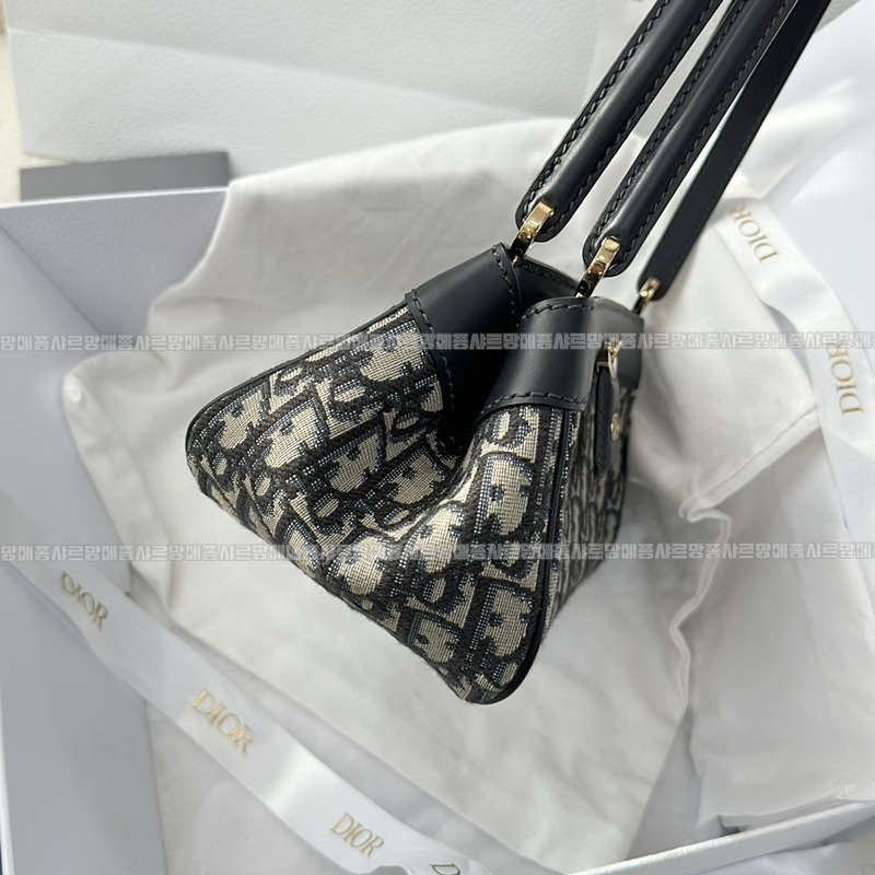 디올오블리크자카드스몰D키백 20260323-115104-008루.jpg