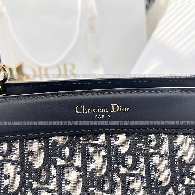 디올오블리크자카드스몰D키백 20260323-115105-012루.jpg