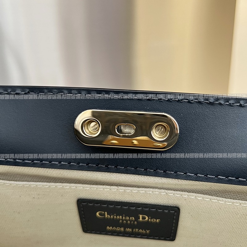 디올오블리크자카드스몰D키백 20260323-115105-014루.jpg