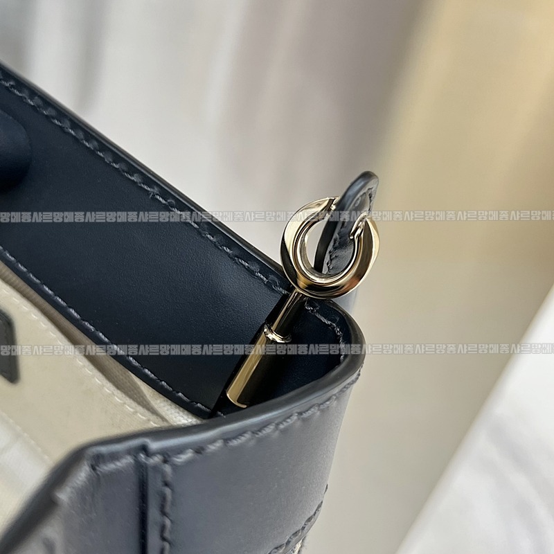 디올오블리크자카드스몰D키백 20260323-115106-016루.jpg