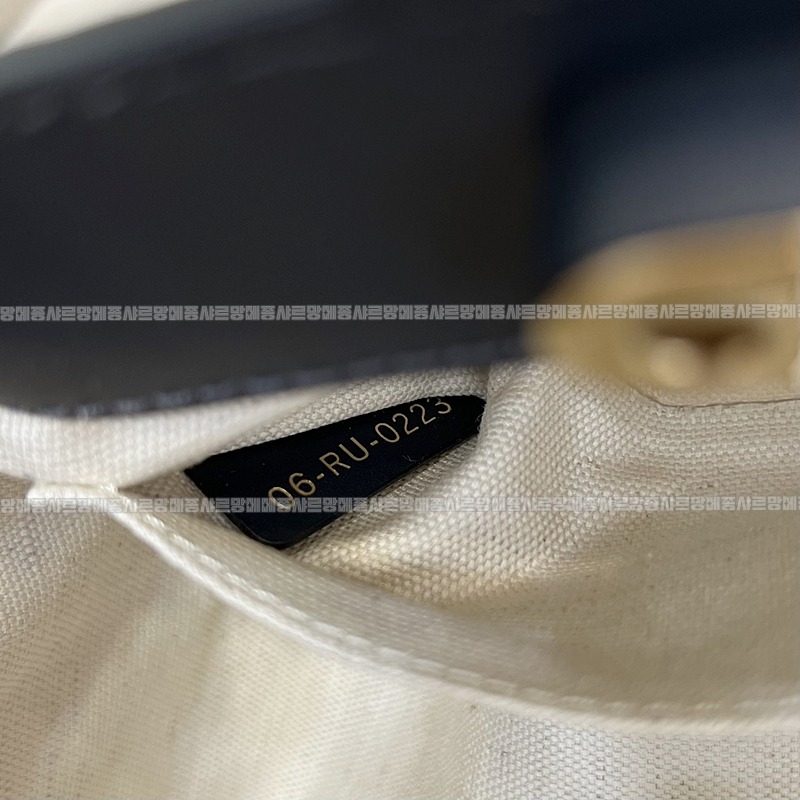 디올오블리크자카드스몰D키백 20260323-115106-018루.jpg