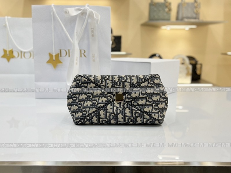 디올오블리크자카드스몰D키백 20260323-115107-022루.jpg