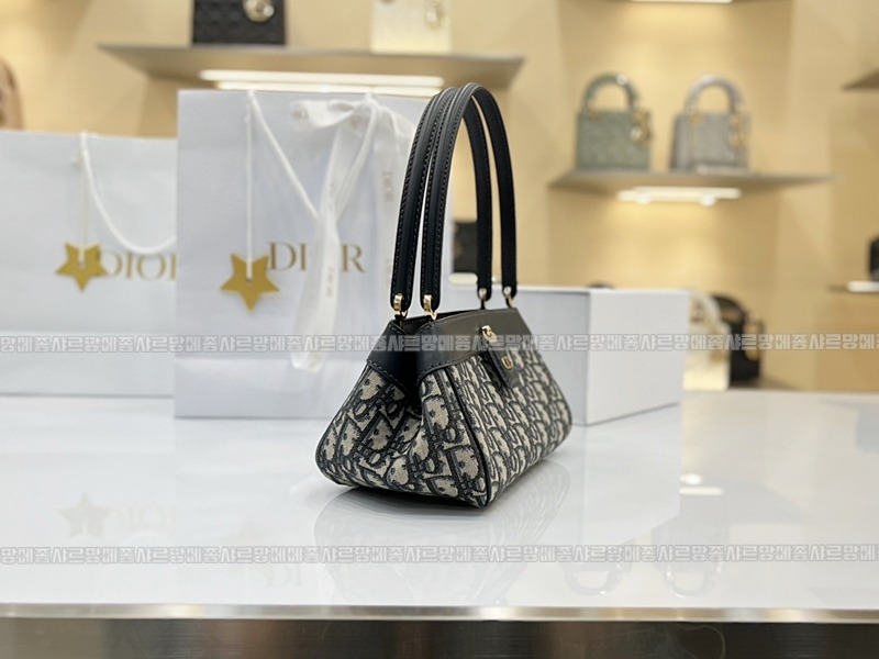 디올오블리크자카드스몰D키백 20260323-115106-021루.jpg