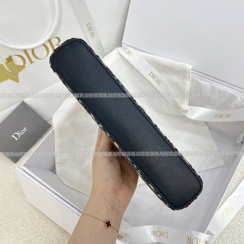 디올30몽테인체인파우치미니백  20260323-125621-004루.jpg