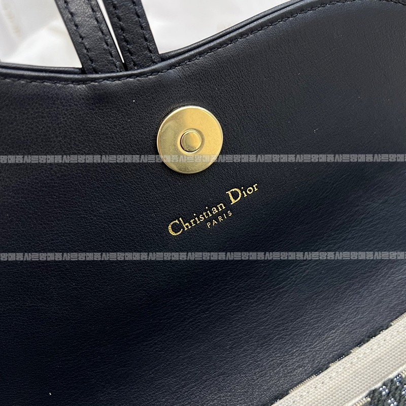 디올새들스몰체인파우치  20260323-130609-006루.jpg