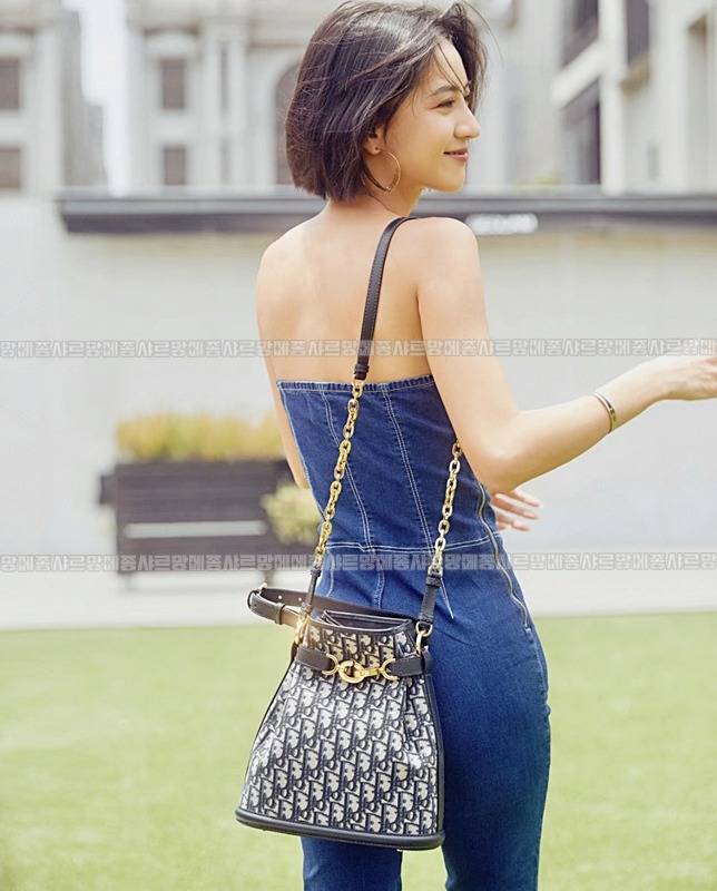 디올쎄오블리크버킷숄더백미디움  20260323-150757-026루.jpg