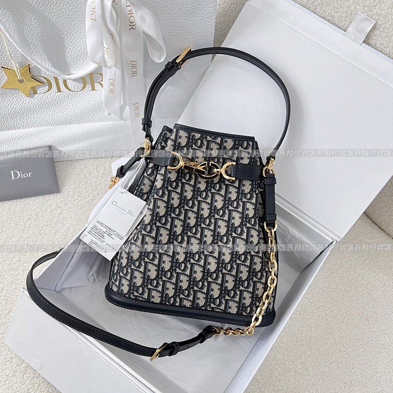 디올쎄오블리크버킷숄더백미디움  20260323-150753-002루.jpg