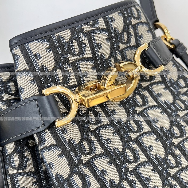 디올쎄오블리크버킷숄더백미디움  20260323-150754-012루.jpg