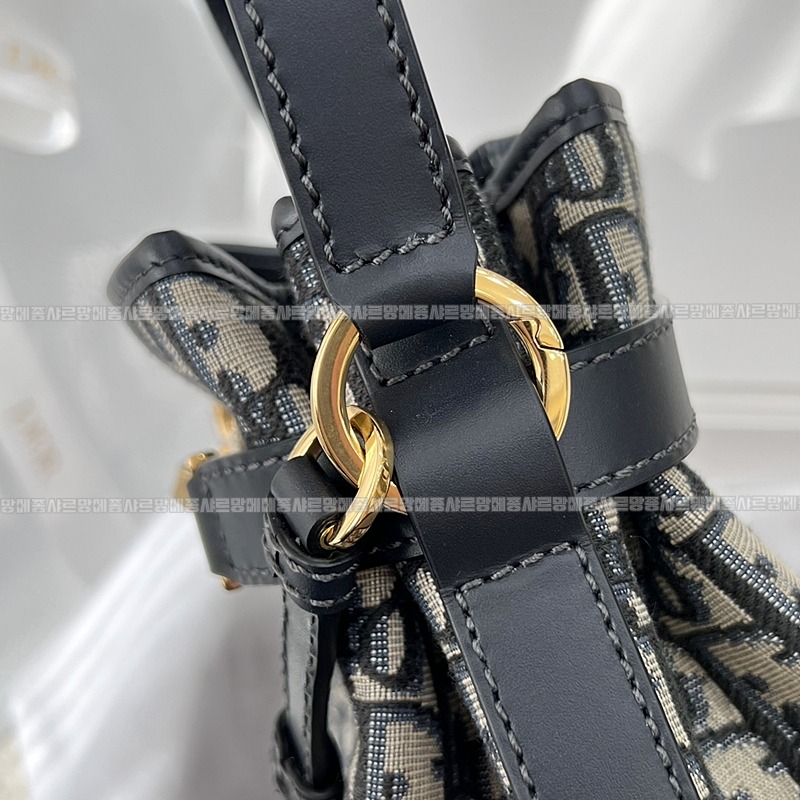 디올쎄오블리크버킷숄더백미디움  20260323-150755-014루.jpg