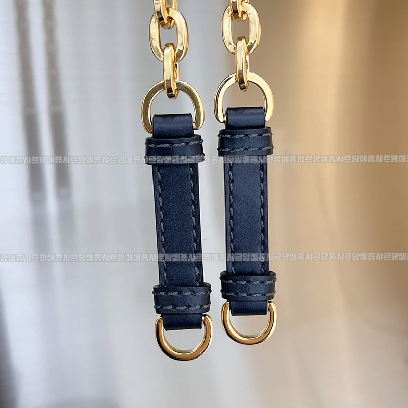 디올쎄오블리크버킷숄더백미디움  20260323-150755-016루.jpg