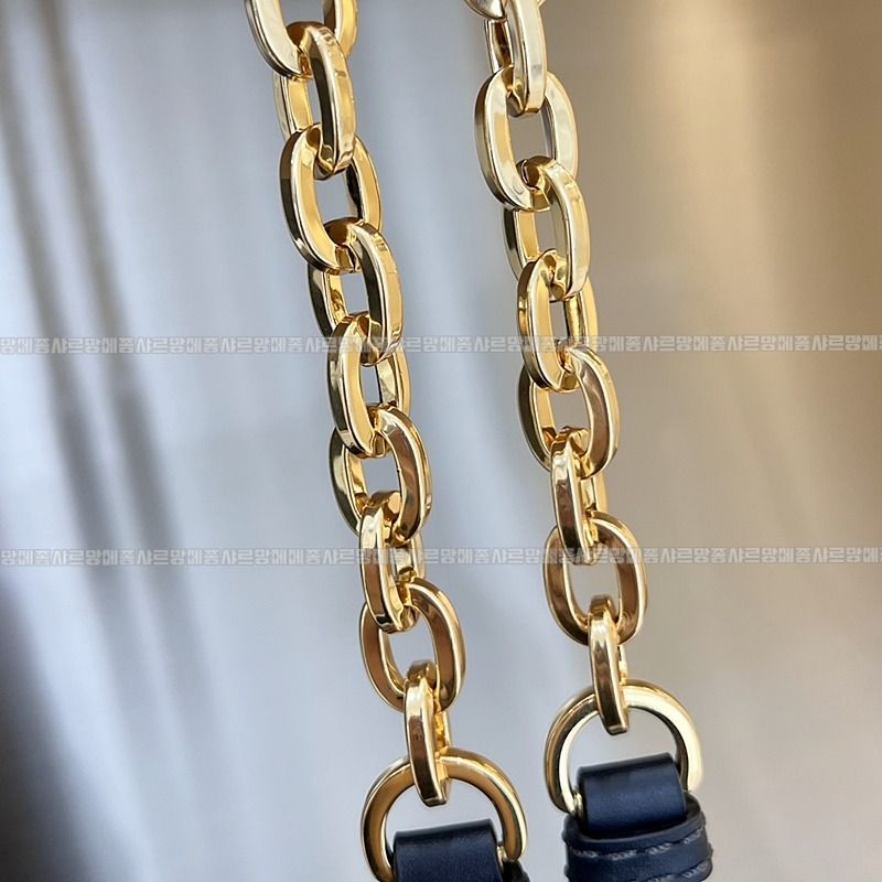 디올쎄오블리크버킷숄더백미디움  20260323-150755-017루.jpg