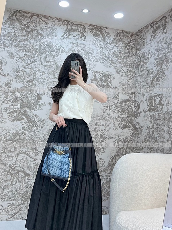 디올쎄오블리크버킷숄더백미디움  20260323-151428-019루.jpg