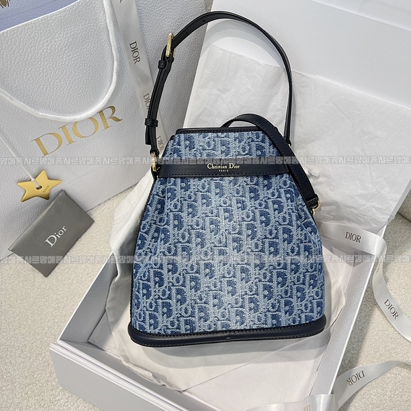 디올쎄오블리크버킷숄더백미디움  20260323-151426-002루.jpg