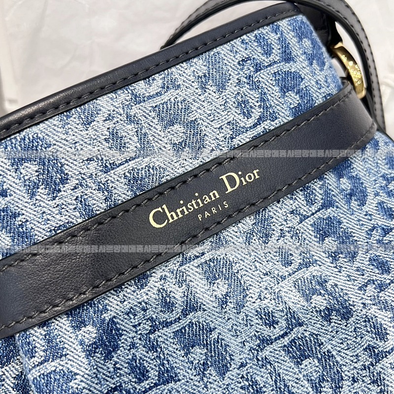 디올쎄오블리크버킷숄더백미디움  20260323-151426-006루.jpg