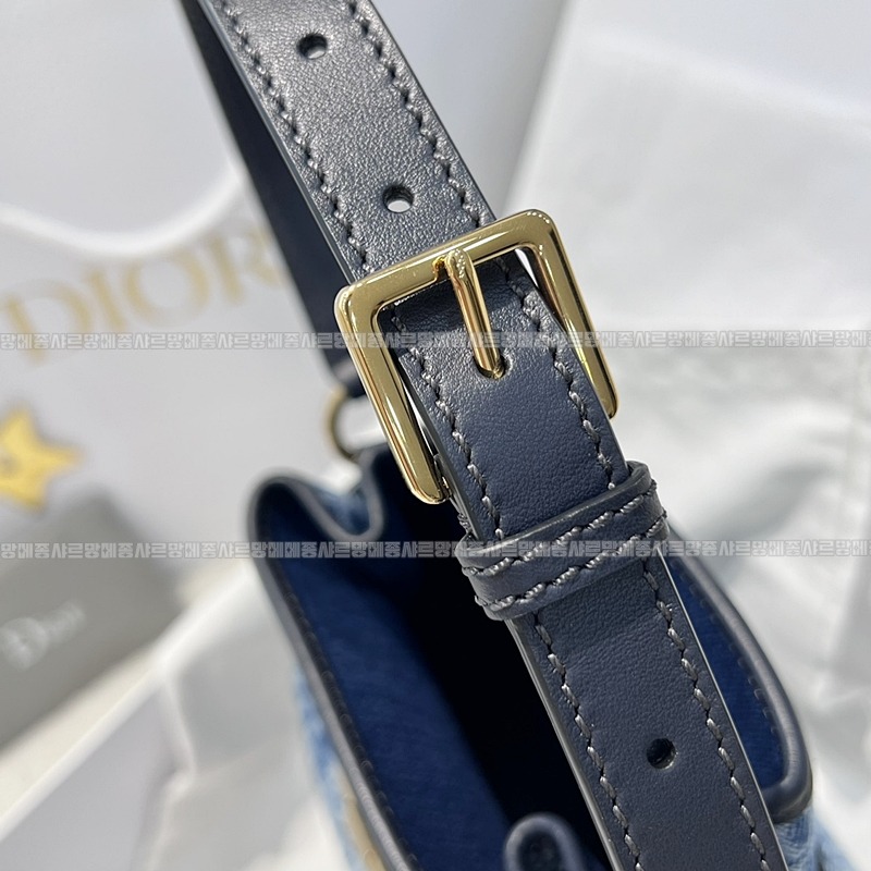 디올쎄오블리크버킷숄더백미디움  20260323-151426-009루.jpg