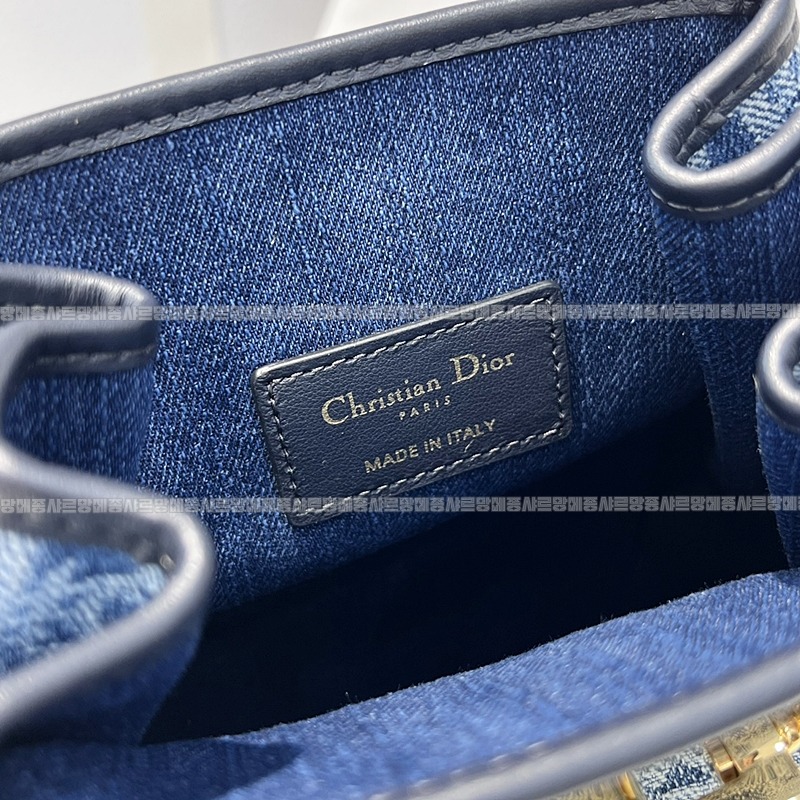 디올쎄오블리크버킷숄더백미디움  20260323-151426-008루.jpg