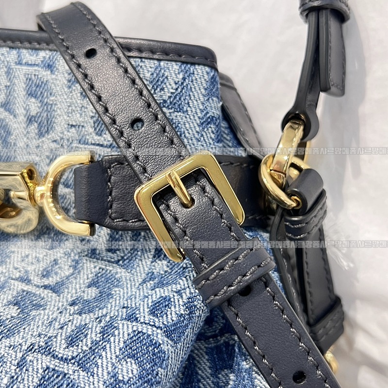 디올쎄오블리크버킷숄더백미디움  20260323-151427-010루.jpg