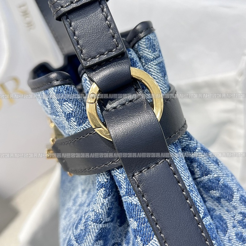 디올쎄오블리크버킷숄더백미디움  20260323-151427-012루.jpg