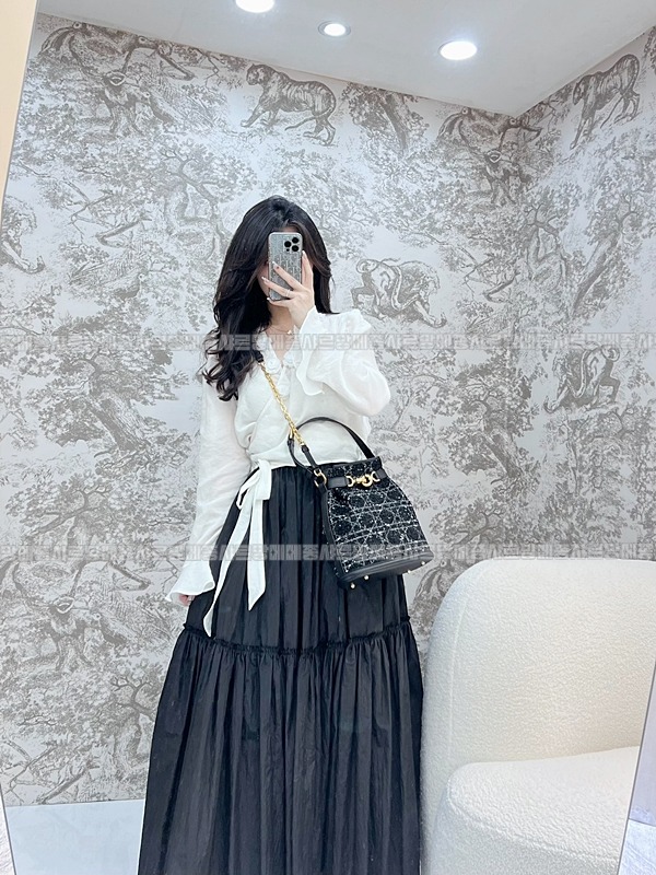 디올쎄오블리크버킷숄더백미디움  20260323-151916-021루.jpg