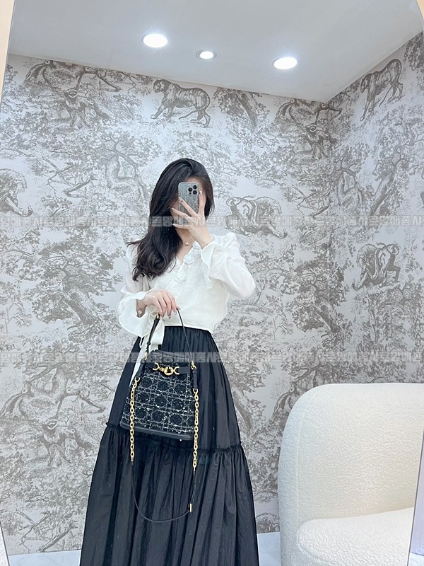 디올쎄오블리크버킷숄더백미디움  20260323-151916-022루.jpg