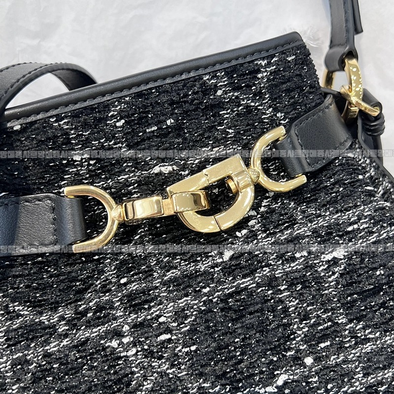 디올쎄오블리크버킷숄더백미디움  20260323-151914-005루.jpg