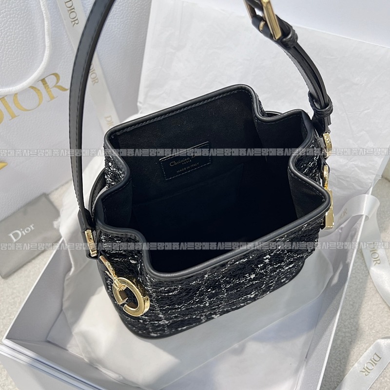 디올쎄오블리크버킷숄더백미디움  20260323-151914-009루.jpg