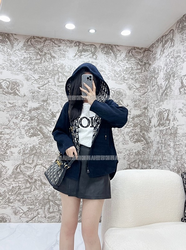 디올쎄오블리크버킷숄더백스몰  20260323-173938-025루.jpg