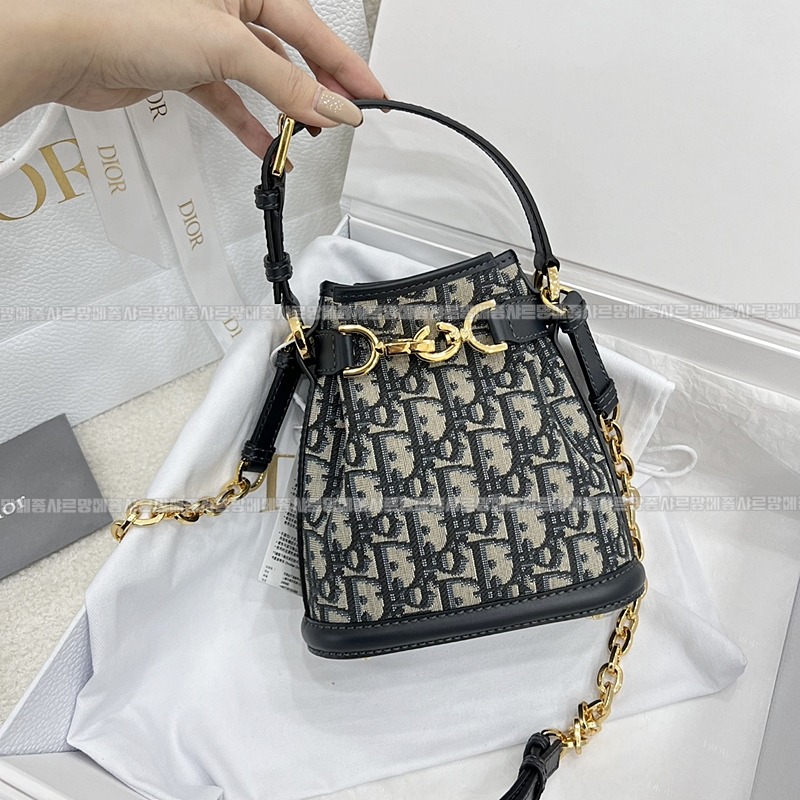 디올쎄오블리크버킷숄더백스몰  20260323-173934-001루.jpg