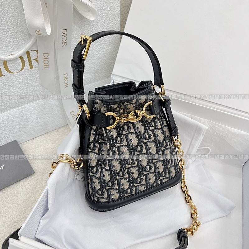 디올쎄오블리크버킷숄더백스몰  20260323-173935-005루.jpg