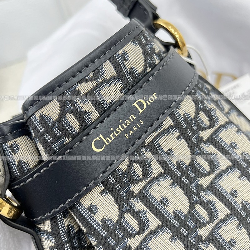 디올쎄오블리크버킷숄더백스몰  20260323-173935-007루.jpg