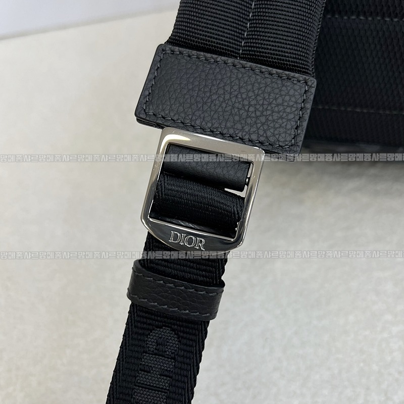 디올라이더백팩미디움  20260324-100847-013루.jpg