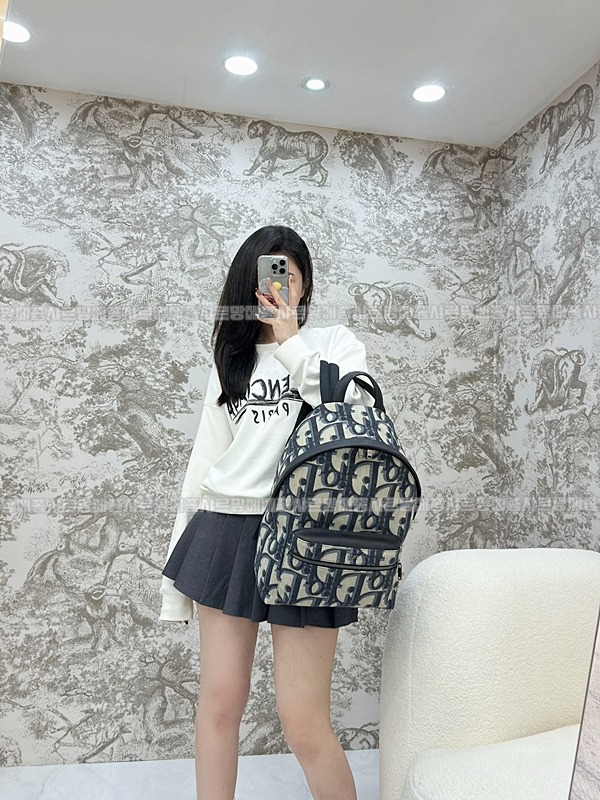 디올라이더백팩미디움  20260324-101159-019루.jpg