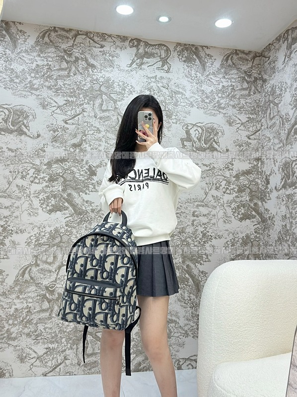 디올라이더백팩미디움  20260324-101159-021루.jpg