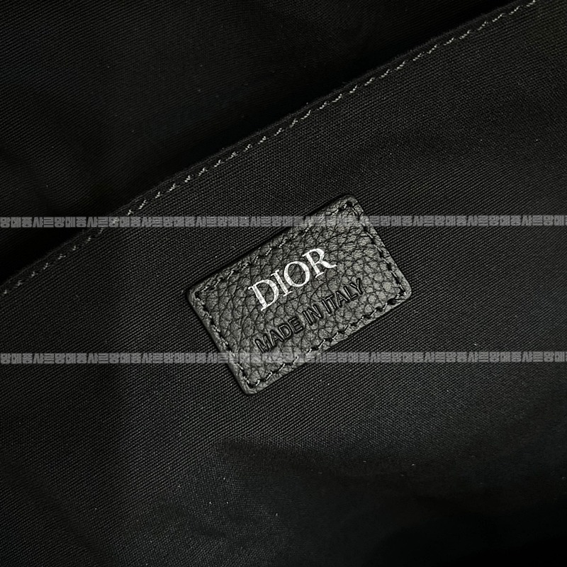 디올라이더백팩미디움  20260324-101157-009루.jpg