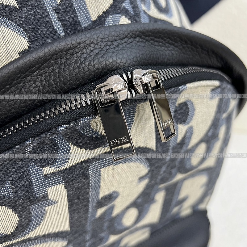 디올라이더백팩미디움  20260324-101158-011루.jpg