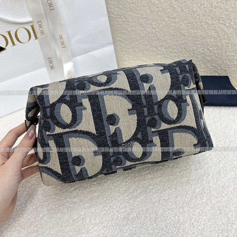 디올토일레트리백  20260324-102127-001루.jpg