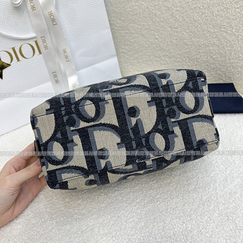 디올토일레트리백  20260324-102127-003루.jpg