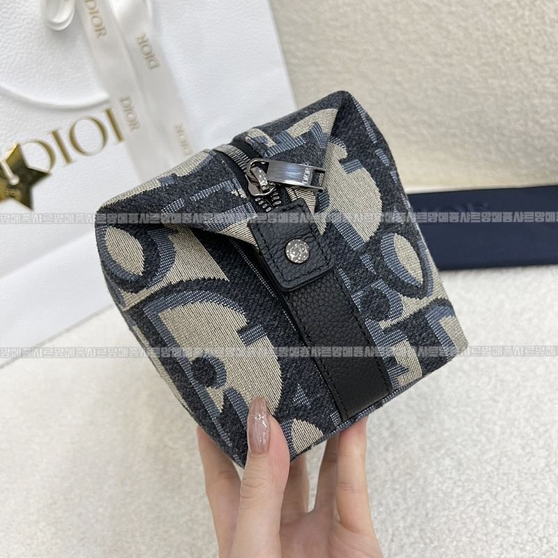 디올토일레트리백  20260324-102127-005루.jpg