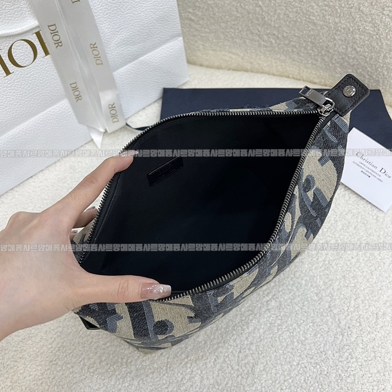 디올토일레트리백  20260324-102127-007루.jpg