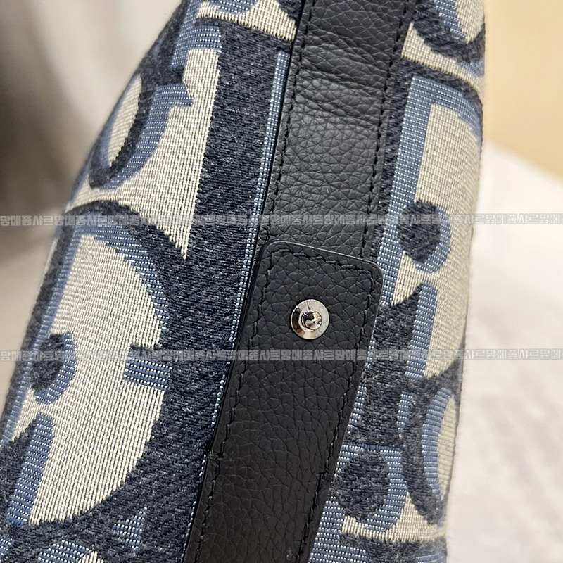 디올토일레트리백  20260324-102129-014루.jpg