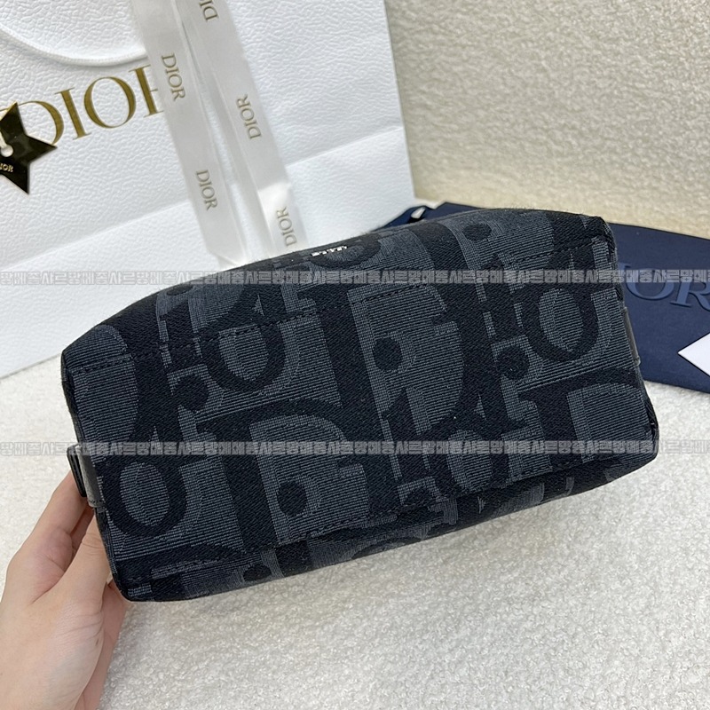 디올토일레트리백  20260324-102433-003루.jpg