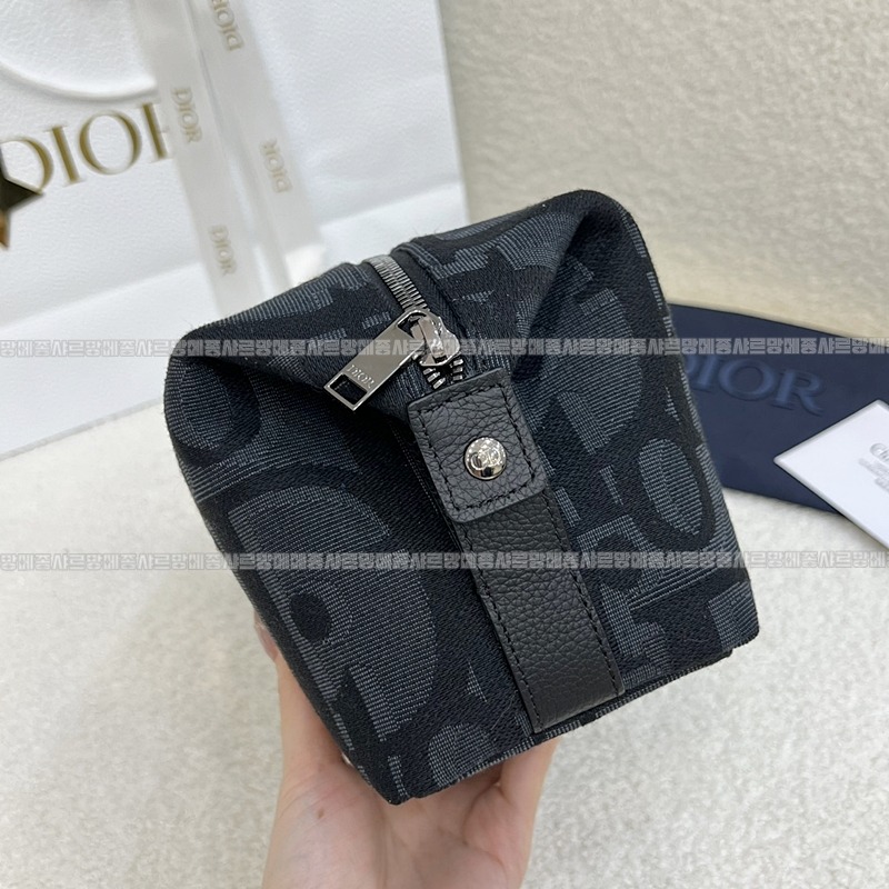 디올토일레트리백  20260324-102433-005루.jpg