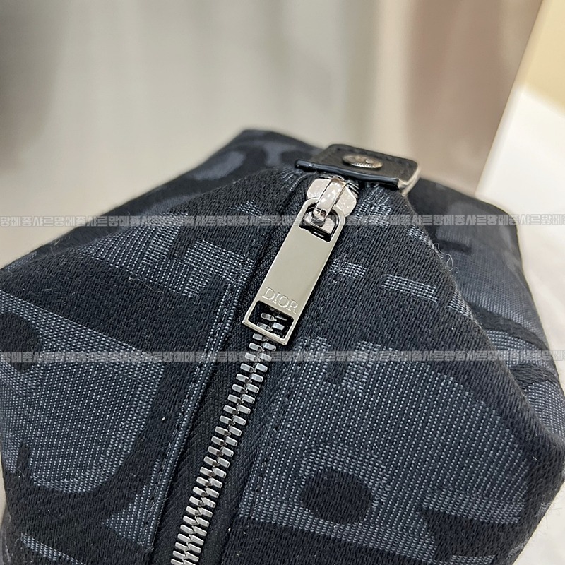 디올토일레트리백  20260324-102434-011루.jpg