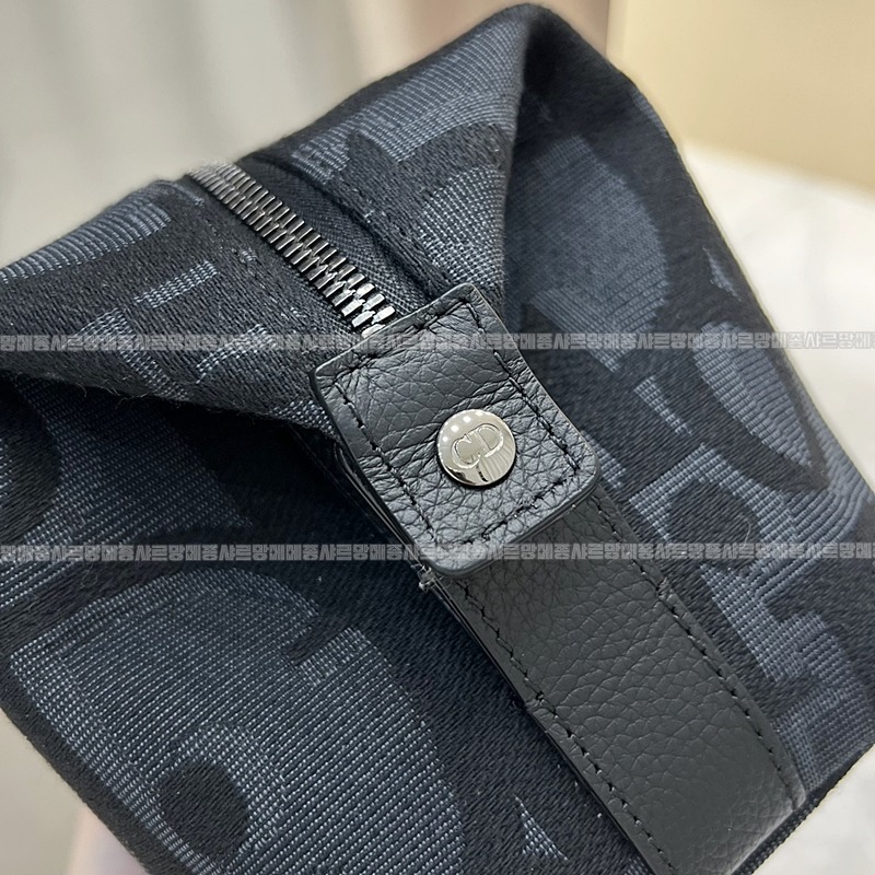 디올토일레트리백  20260324-102434-012루.jpg