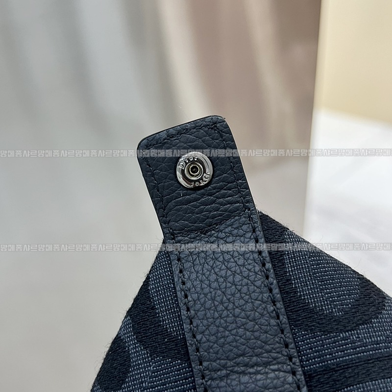 디올토일레트리백  20260324-102435-013루.jpg