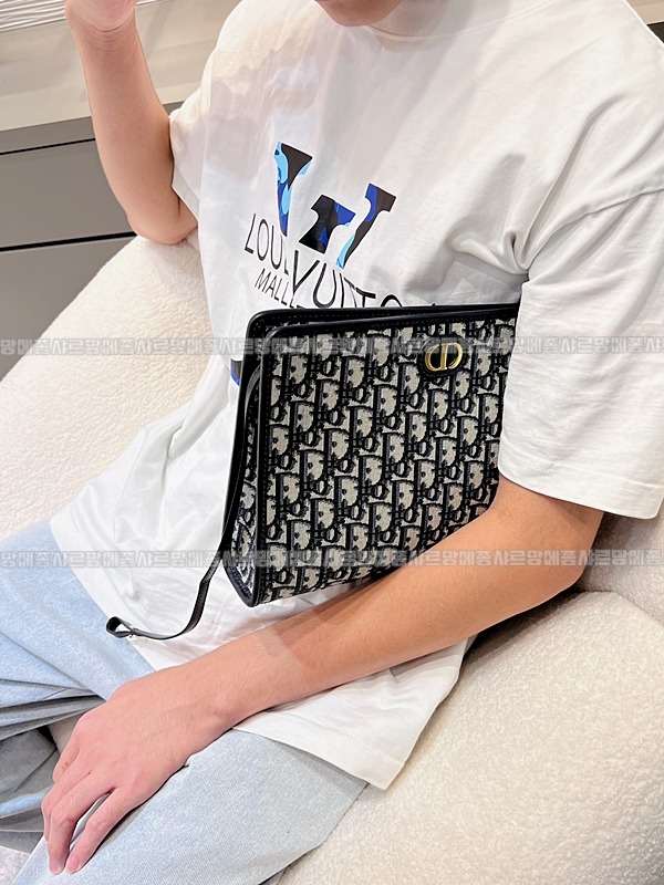 디올30몽테인파우치  20260324-105500-016루.jpg